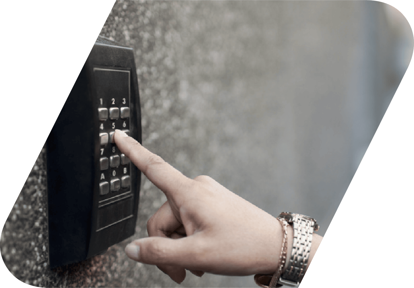 Networked access control panel installed by EA-RS Group